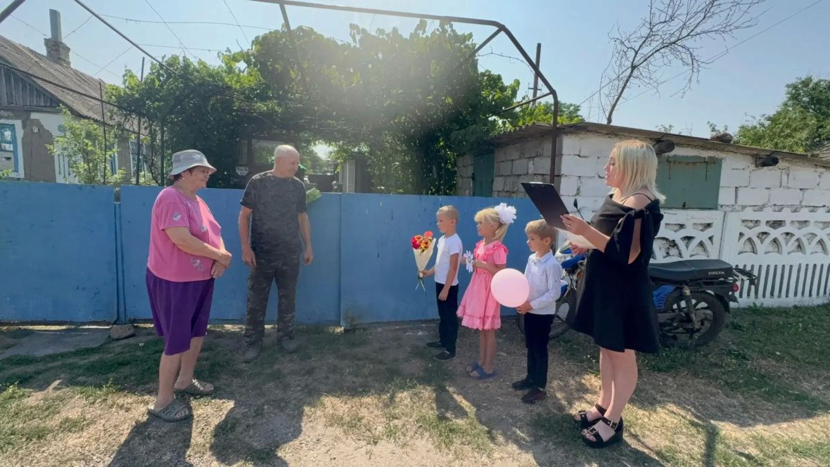 8 июля в сельских Домах культуры и библиотеках состоялся ряд мероприятий ко Дню семьи, любви и верности — это особенный праздник, который отмечается в России 8 июля и посвящен памяти святых Петра и Февронии, покровителей... 8 июля в сельских Домах культуры и библиотеках состоялся ряд мероприятий ко Дню семьи, любви и верности — это особенный праздник, который отмечается в России 8 июля и посвящен памяти святых Петра и Февронии, покровителей...