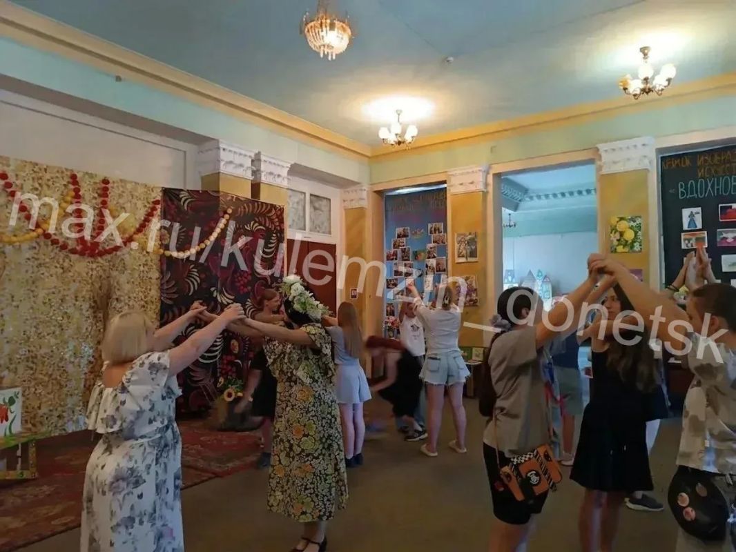 Во Дворце культуры им. ХХ-летия Победы в рамках проекта «Культура малой Родины» состоялся теплый праздник, посвященный Дню семьи, любви и верности Во Дворце культуры им. ХХ-летия Победы в рамках проекта «Культура малой Родины» состоялся теплый праздник, посвященный Дню семьи, любви и верности