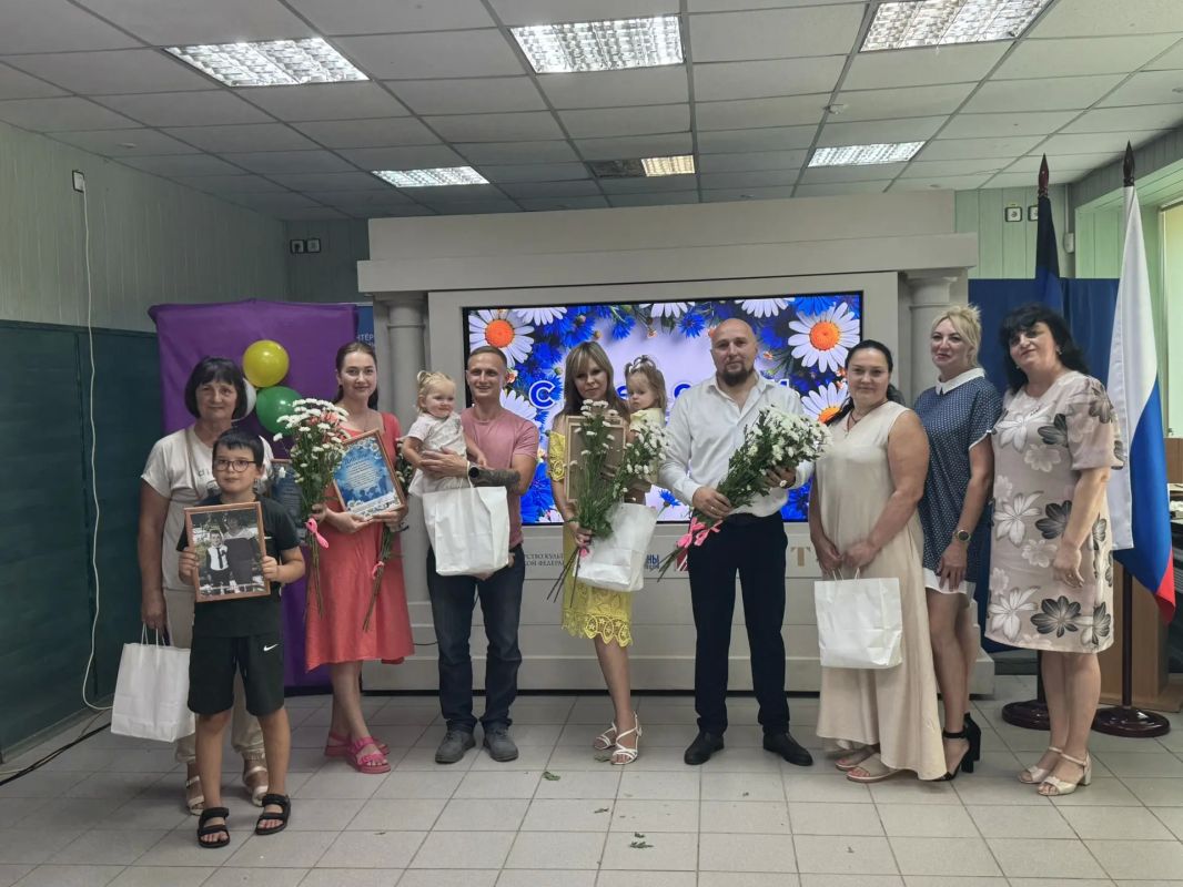 Семья — там, где сердце!. В праздник семьи, любви и верности в Мангуше случился настоящий праздник добра и единства Семья — там, где сердце!. В праздник семьи, любви и верности в Мангуше случился настоящий праздник добра и единства