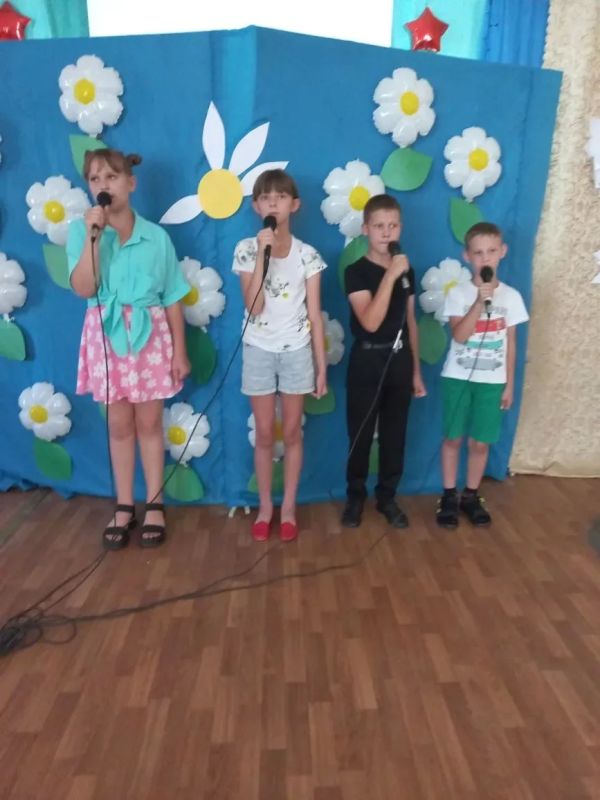 "Всё начинается с любви..." - концертно-игровая программа в День семьи, любви и верности прошла в МБУ Светлодарский городской Дворец культуры п.Новолуганское в рамках национального проекта "Семья" "Всё начинается с любви..." - концертно-игровая программа в День семьи, любви и верности прошла в МБУ Светлодарский городской Дворец культуры п.Новолуганское в рамках национального проекта "Семья"