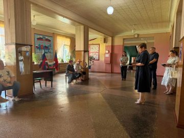 Сегодня, 8 июля, заместитель главы Администрации городского округа Макеевка Ирина Лях провела встречу с жителями Кировского района на подведомственной территории Государственного бюджетного общеобразовательного учреждения...
