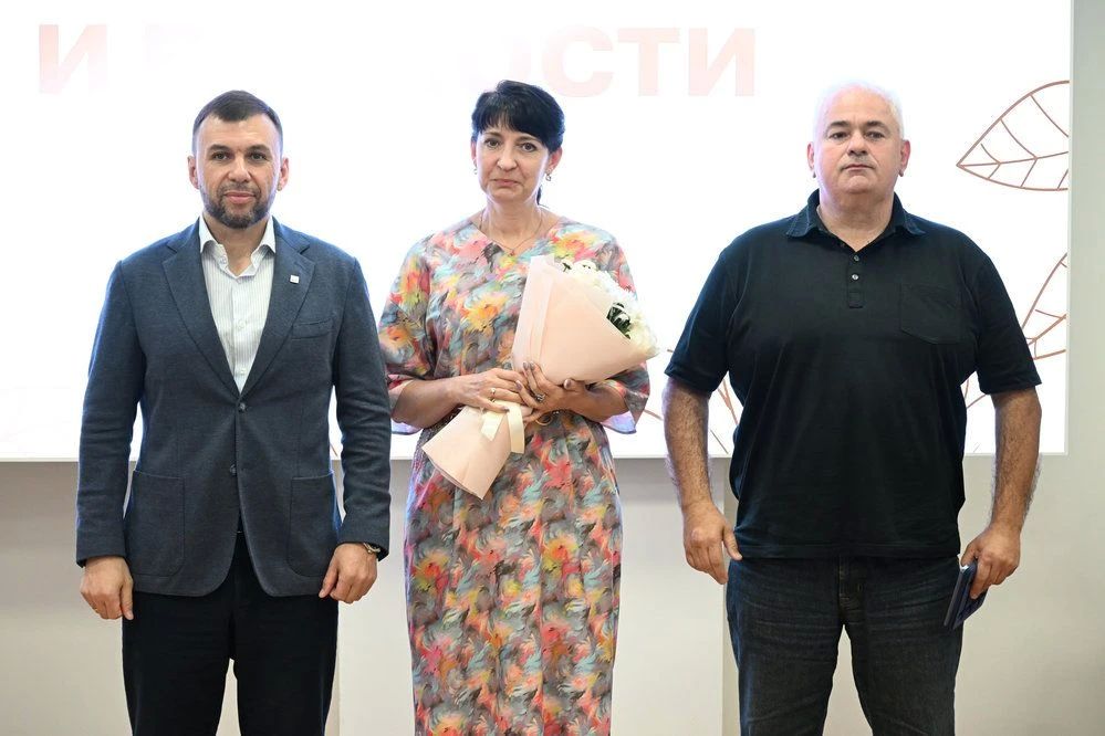 Денис Пушилин вручил медали «За любовь и верность» семейными парами, которые в этом году празднуют свои юбилеи – 30 и 40 лет совместной жизни Денис Пушилин вручил медали «За любовь и верность» семейными парами, которые в этом году празднуют свои юбилеи – 30 и 40 лет совместной жизни