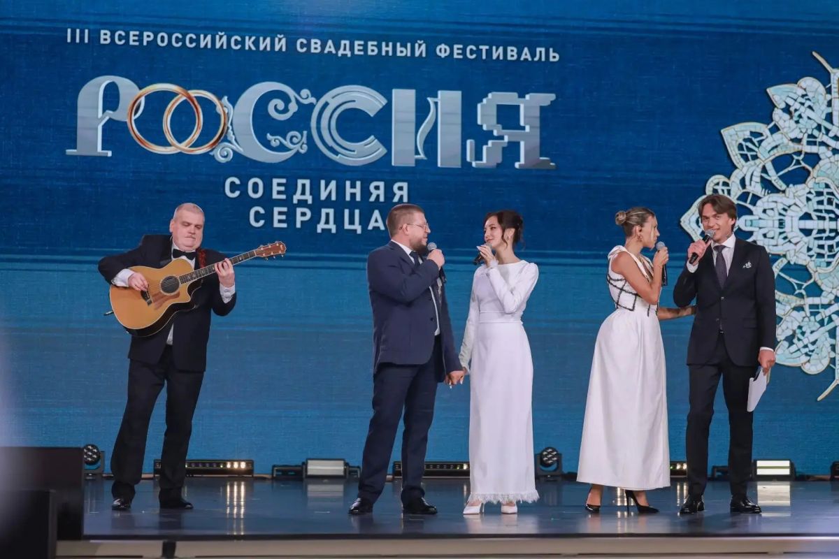 В День семьи, любви и верности первый заместитель руководителя администрации Президента Сергей Кириенко и вице-премьер Татьяна Голикова открыли III Всероссийский свадебный фестиваль «Россия В День семьи, любви и верности первый заместитель руководителя администрации Президента Сергей Кириенко и вице-премьер Татьяна Голикова открыли III Всероссийский свадебный фестиваль «Россия