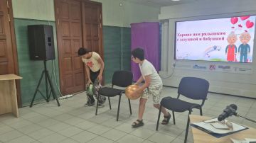 Конкурсно-развлекательная программа «Хорошо нам рядышком, с бабушкой и дедушкой»