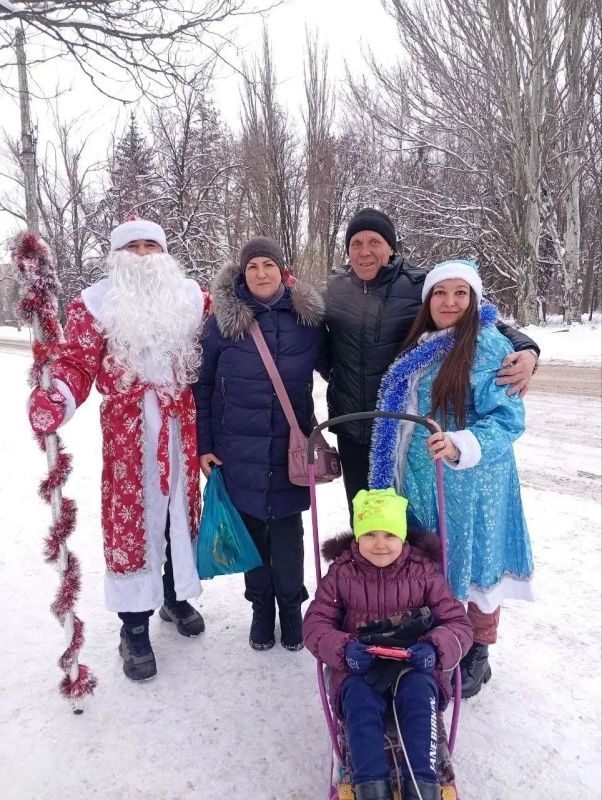 В Никитовском районе Горловки состоялся семейный фото-челлендж, посвященный Дню семьи, любви и верности В Никитовском районе Горловки состоялся семейный фото-челлендж, посвященный Дню семьи, любви и верности