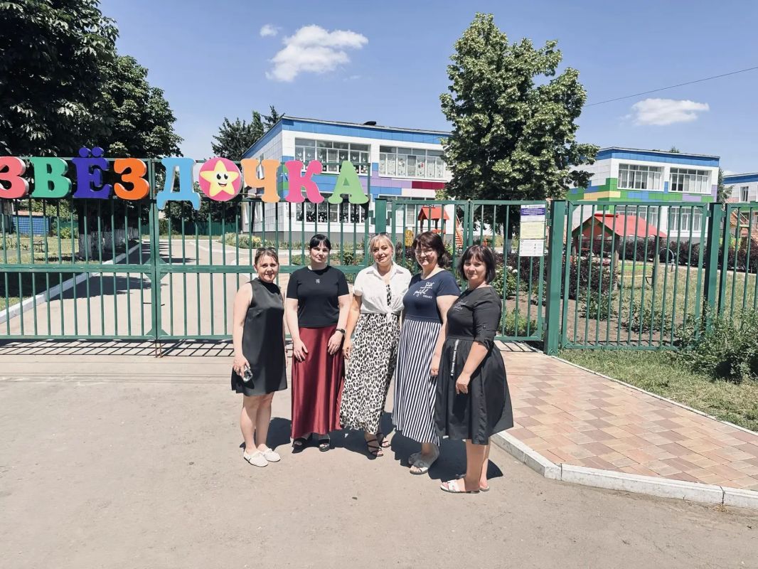 В честь Дня семьи, любви и верности в нашем городском округе Дебальцево прошло тёплое и душевное мероприятие, которое состояло из двух значимых этапов В честь Дня семьи, любви и верности в нашем городском округе Дебальцево прошло тёплое и душевное мероприятие, которое состояло из двух значимых этапов