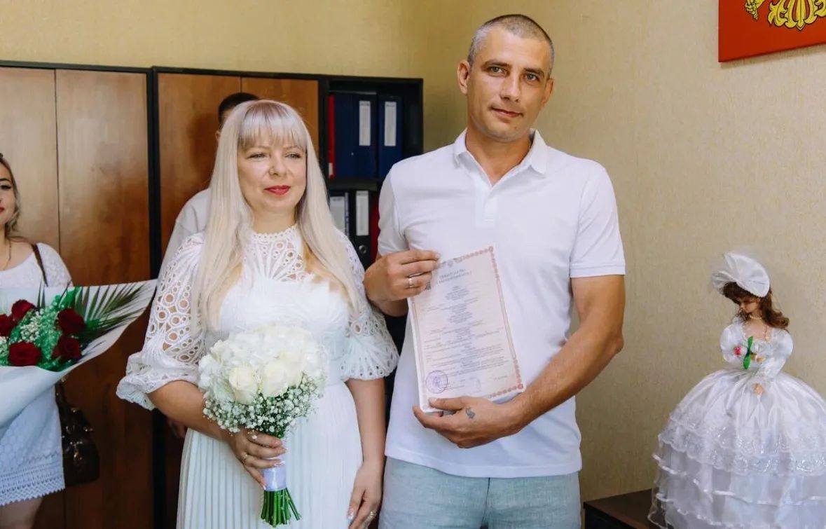 Под светом семейного счастья макеевчане начали новую жизнь вместе Под светом семейного счастья макеевчане начали новую жизнь вместе