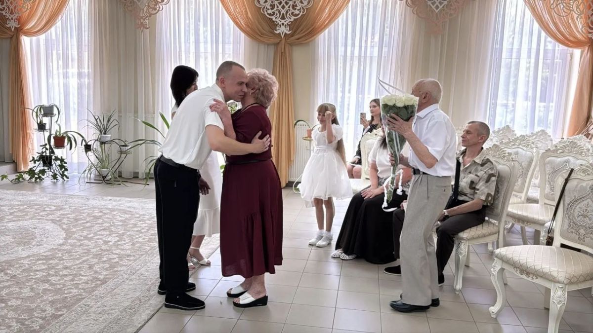Анна Кондрыкинская: Сегодня, в День семьи, любви и верности, мне довелось стать свидетельницей зарождения новой истории Анна Кондрыкинская: Сегодня, в День семьи, любви и верности, мне довелось стать свидетельницей зарождения новой истории