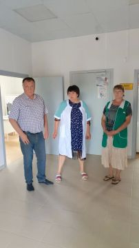 Первый заместитель главы администрации Амвросиевского муниципального округа Бутко Борис провел встречу с трудовым коллективом Новоивановской амбулатории