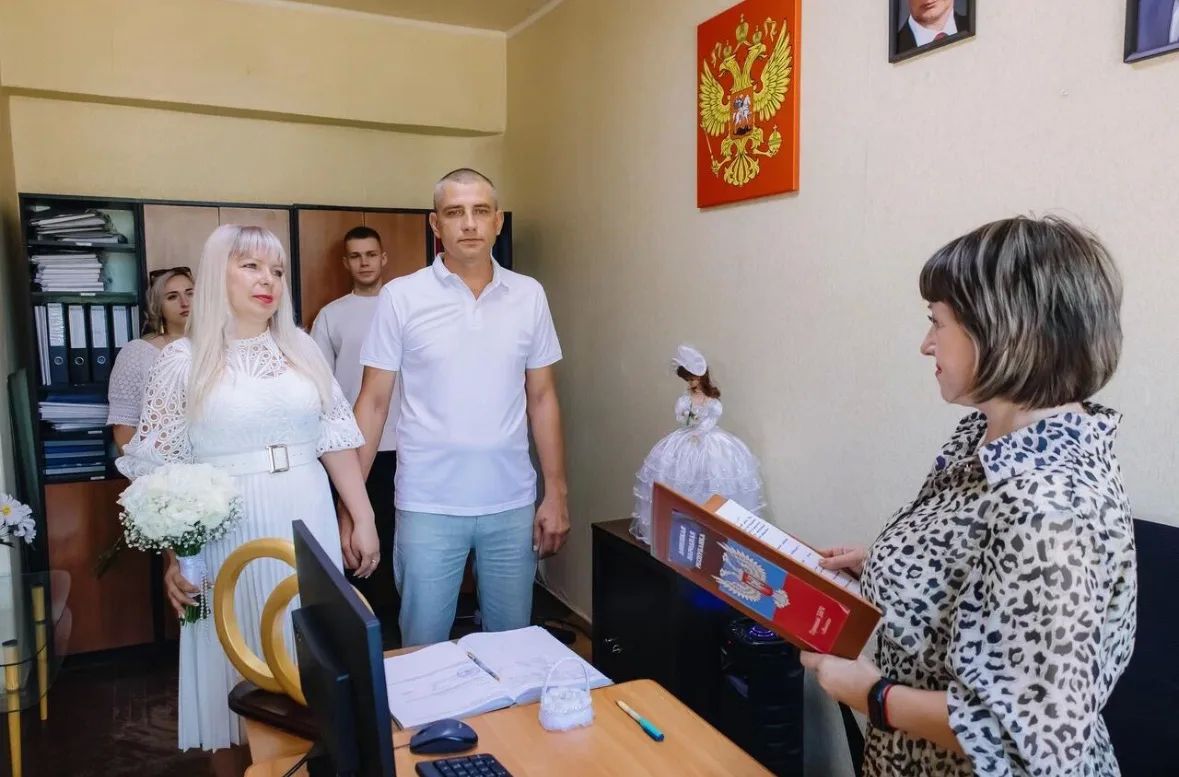 Под светом семейного счастья макеевчане начали новую жизнь вместе Под светом семейного счастья макеевчане начали новую жизнь вместе