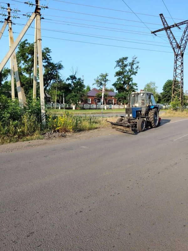 В городском округе Снежное продолжается летняя уборка дорог В городском округе Снежное продолжается летняя уборка дорог