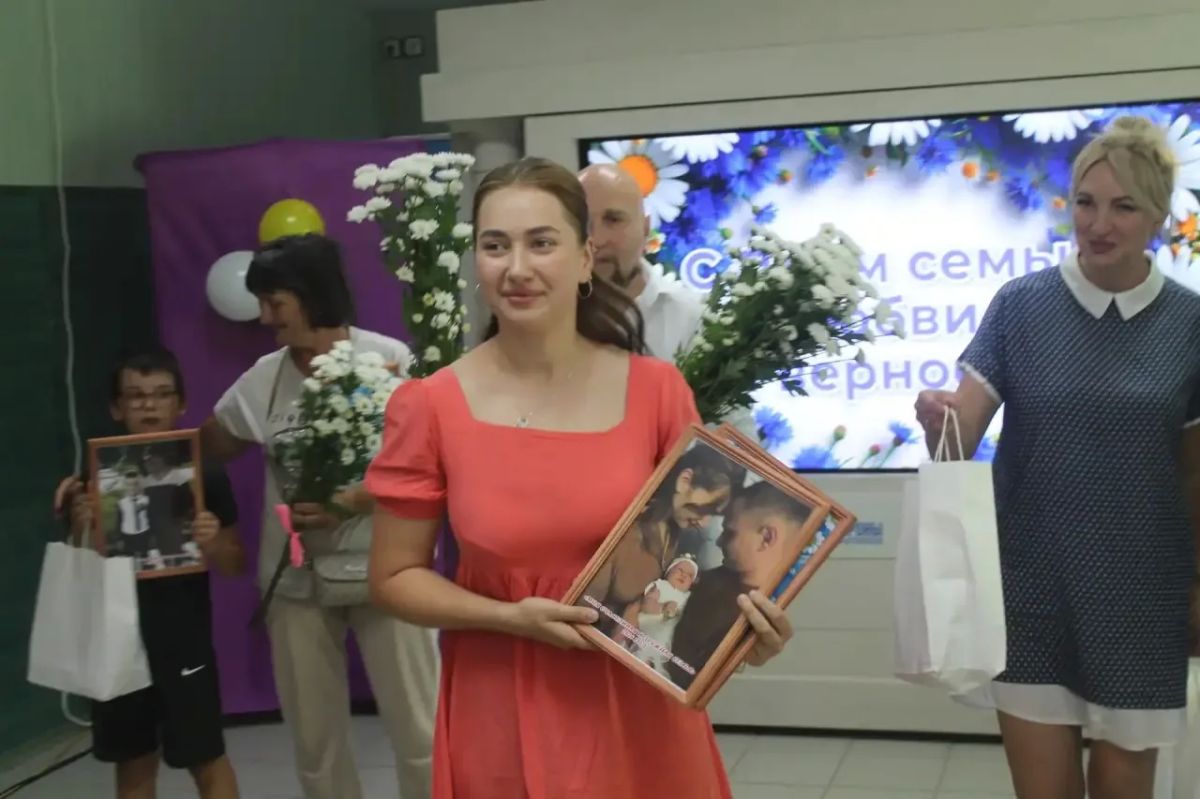 Семья — там, где сердце!. В праздник семьи, любви и верности в Мангуше случился настоящий праздник добра и единства Семья — там, где сердце!. В праздник семьи, любви и верности в Мангуше случился настоящий праздник добра и единства