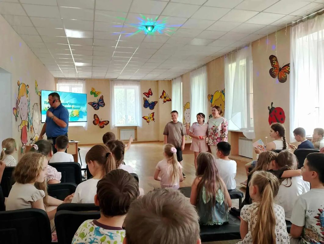 В Енакиево подвели итоги работы летней досуговой площадки «Арт-каникулы» В Енакиево подвели итоги работы летней досуговой площадки «Арт-каникулы»