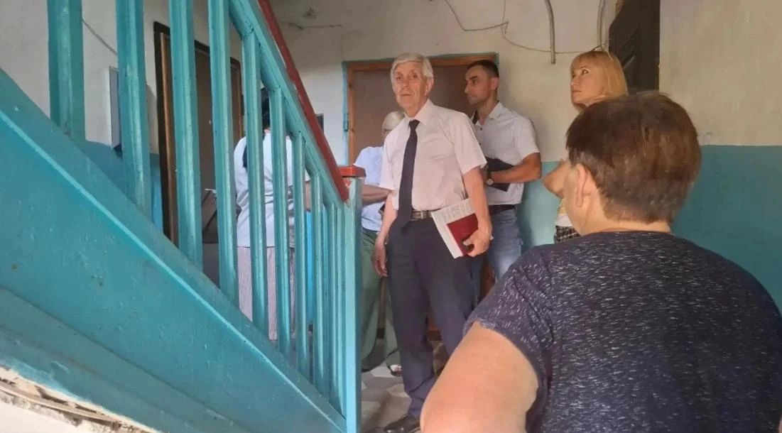 Вопросы медицины и ЖКХ: рабочие встречи депутатов в Ясиноватом округе и Донецке Вопросы медицины и ЖКХ: рабочие встречи депутатов в Ясиноватом округе и Донецке