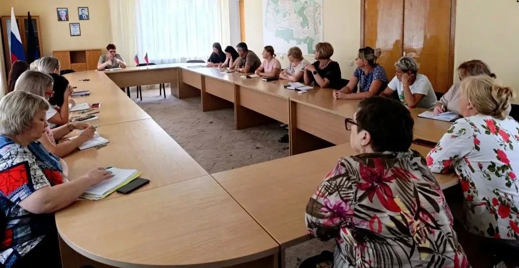 Наталья Бегуненко: В рамках проекта «Моя карьера» в Управе Петровского внутригородского района Администрации городского округа Донецк прошла лекция по теме «Социальный контракт» Наталья Бегуненко: В рамках проекта «Моя карьера» в Управе Петровского внутригородского района Администрации городского округа Донецк прошла лекция по теме «Социальный контракт»