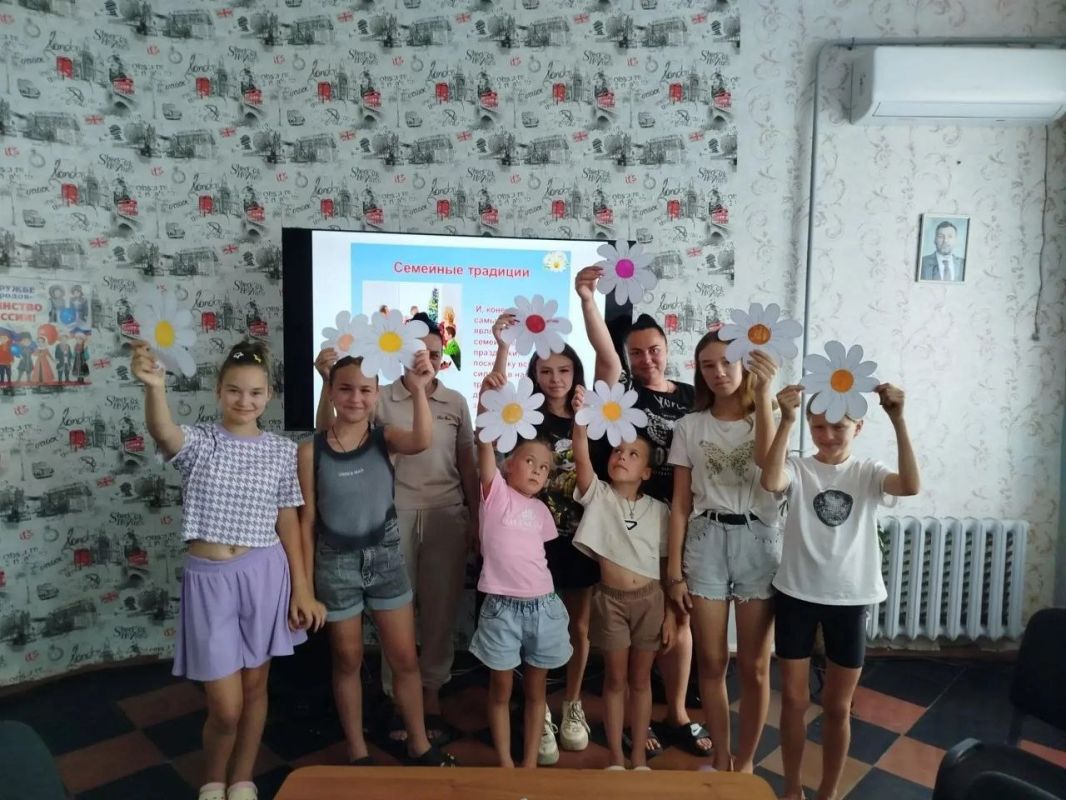 В Снежном отметили День семьи, любви и верности В Снежном отметили День семьи, любви и верности