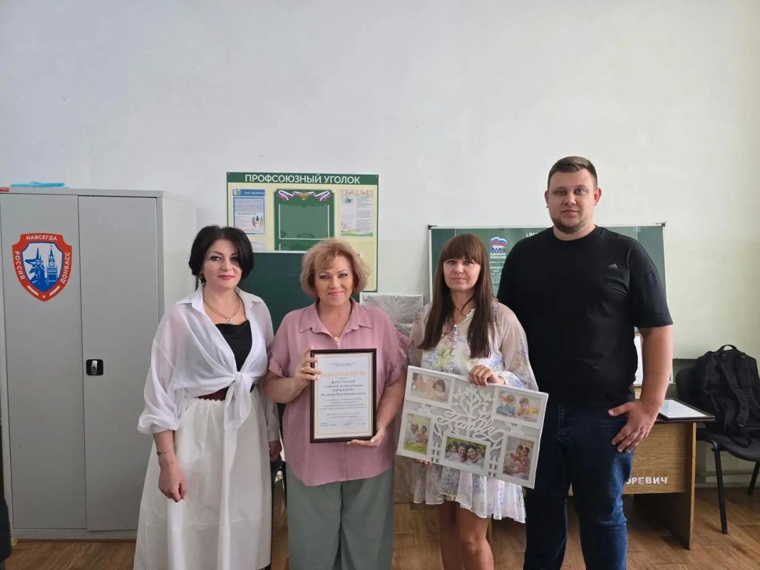 Добро начинается в семье: в Докучаевске чествовали родителей юных волонтёров Добро начинается в семье: в Докучаевске чествовали родителей юных волонтёров