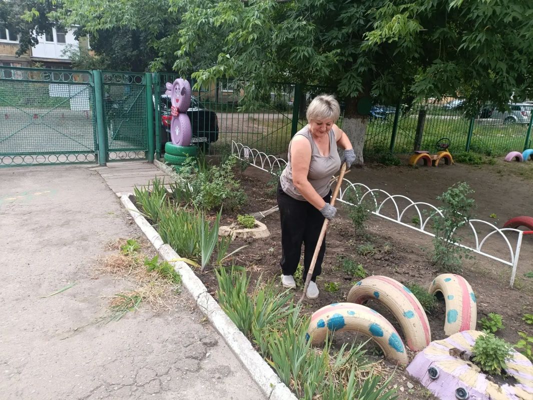 Елена Рязанцева: Сегодня в Пролетарском районе состоялась традиционная акция Чистый четверг в рамках проекта "Городская среда" Елена Рязанцева: Сегодня в Пролетарском районе состоялась традиционная акция Чистый четверг в рамках проекта "Городская среда"