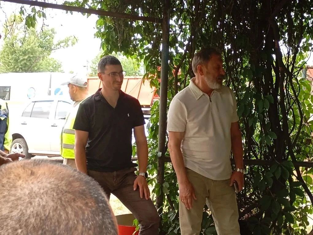 Глава муниципального образования Мангушский муниципальный округ Борис Трима совместно с заместителем главы администрации Михаилом Чекаловым провели встречу с сотрудниками дорожного эксплуатационного предприятия ЕТС «Крым» Глава муниципального образования Мангушский муниципальный округ Борис Трима совместно с заместителем главы администрации Михаилом Чекаловым провели встречу с сотрудниками дорожного эксплуатационного предприятия ЕТС «Крым»
