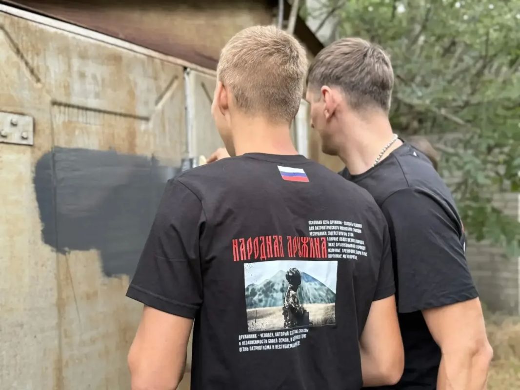 Чистота начинается с нас. Сектор молодёжной политики совместно с сотрудниками МВД, активистами «Народной дружины» и представителями «Движения Первых» провели плановый рейд по ликвидации несанкционированных граффити и... Чистота начинается с нас. Сектор молодёжной политики совместно с сотрудниками МВД, активистами «Народной дружины» и представителями «Движения Первых» провели плановый рейд по ликвидации несанкционированных граффити и...