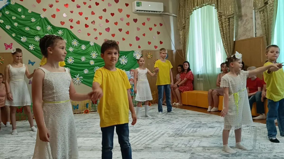 Сотрудники Минприроды ДНР поздравили воспитанников социальнореабилитационного центра г. Донецка с Днем семьи, любви и верности Сотрудники Минприроды ДНР поздравили воспитанников социальнореабилитационного центра г. Донецка с Днем семьи, любви и верности