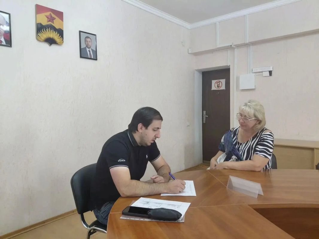 Заместитель главы администрации Шахтерского округа ответил на вопросы ждановцев Заместитель главы администрации Шахтерского округа ответил на вопросы ждановцев