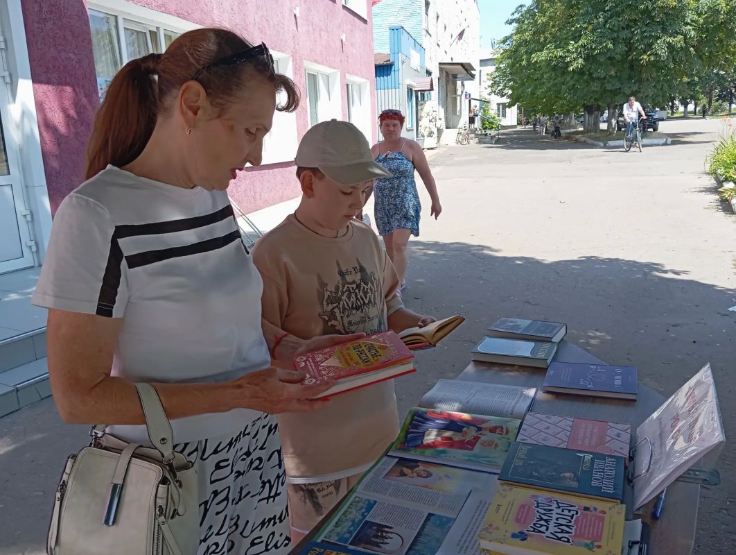 В рамках празднования Дня семьи, любви и верности в центральной городской модельной библиотеке прошла развлекательная программа «Семья — вот истинное счастье!» В рамках празднования Дня семьи, любви и верности в центральной городской модельной библиотеке прошла развлекательная программа «Семья — вот истинное счастье!»