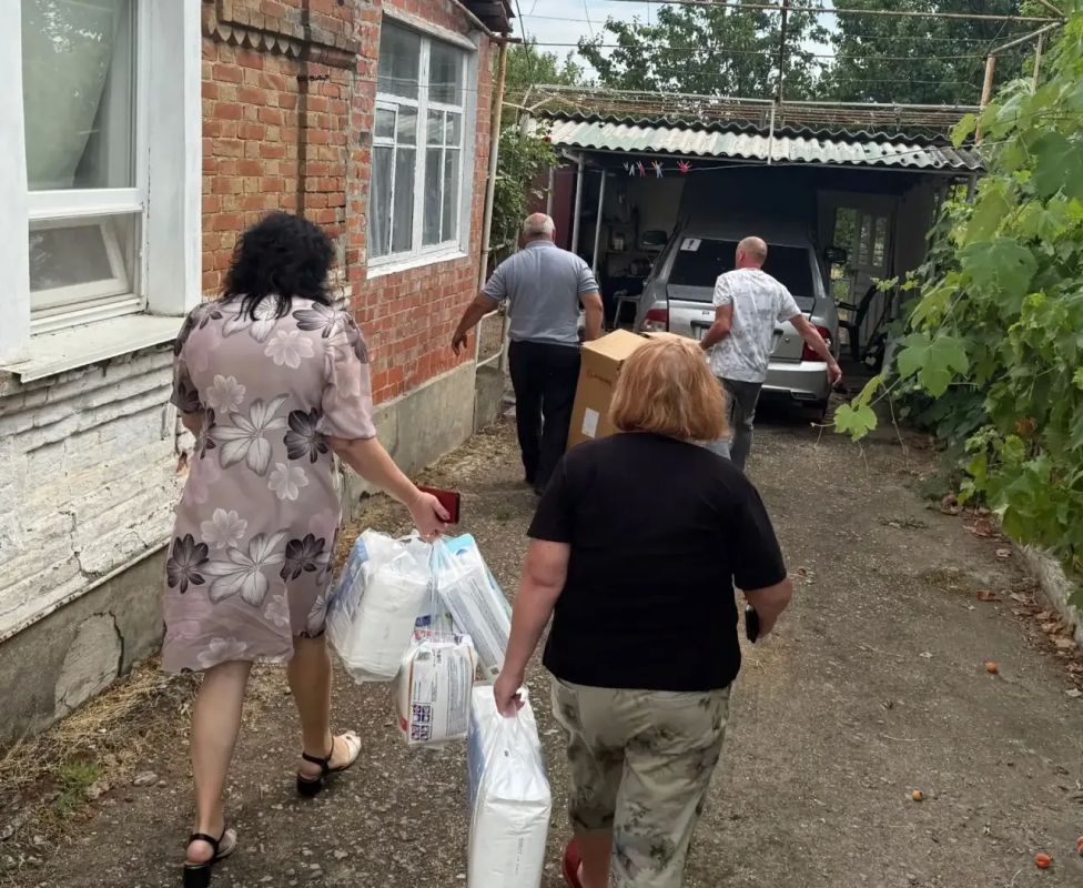 Важно быть рядом. Заместитель Главы муниципального образования Наталья Тосхопаран совместно с начальником Ялтинского территориального отдела Сергеем Спахи посетили вдову участника ликвидации аварии на Чернобыльской АЭС Важно быть рядом. Заместитель Главы муниципального образования Наталья Тосхопаран совместно с начальником Ялтинского территориального отдела Сергеем Спахи посетили вдову участника ликвидации аварии на Чернобыльской АЭС
