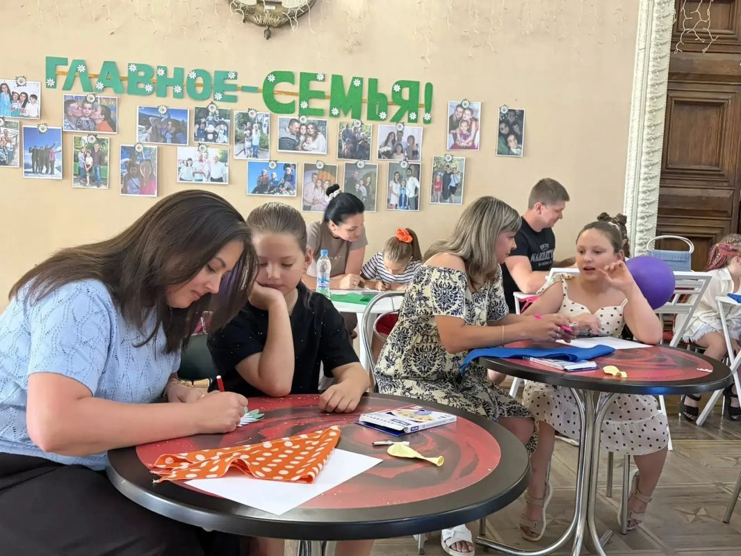 Когда творчество объединяет поколения: праздник семьи в городе Комсомольское Когда творчество объединяет поколения: праздник семьи в городе Комсомольское