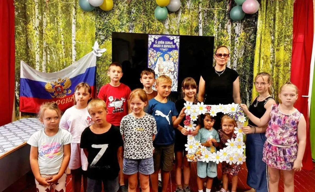 В Снежном отметили День семьи, любви и верности В Снежном отметили День семьи, любви и верности