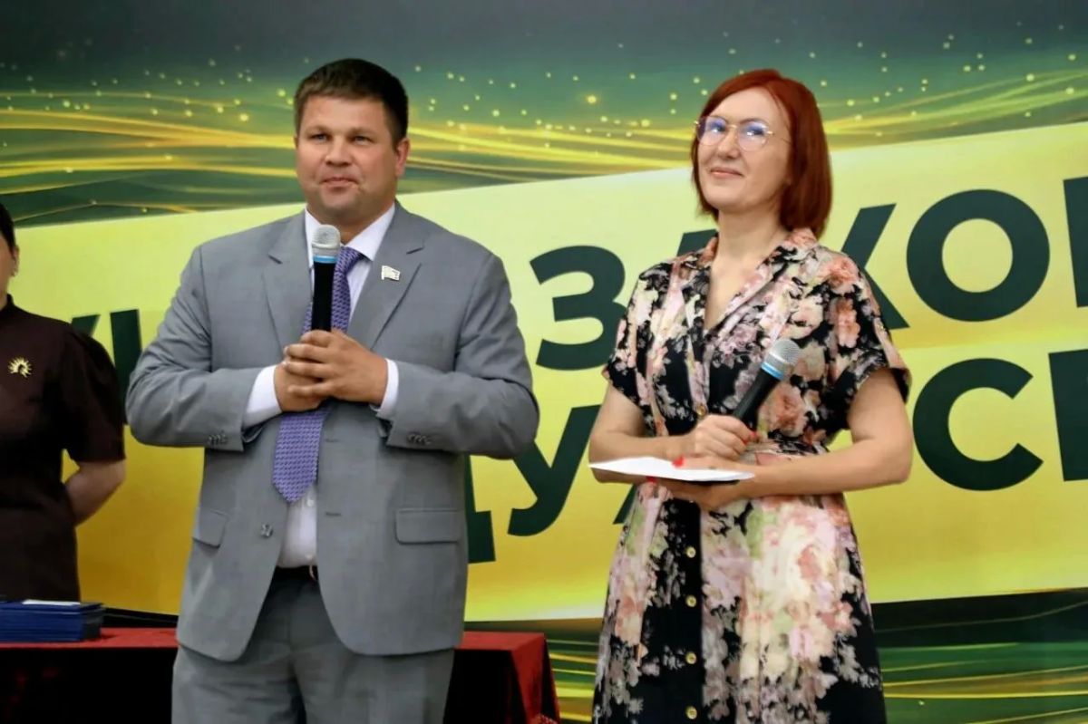 Юлия Крюкова и Александра Усачева посетили форум на выставке «Иннопром», Дмитрий Плетень поздравил выпускников-юристов Юлия Крюкова и Александра Усачева посетили форум на выставке «Иннопром», Дмитрий Плетень поздравил выпускников-юристов