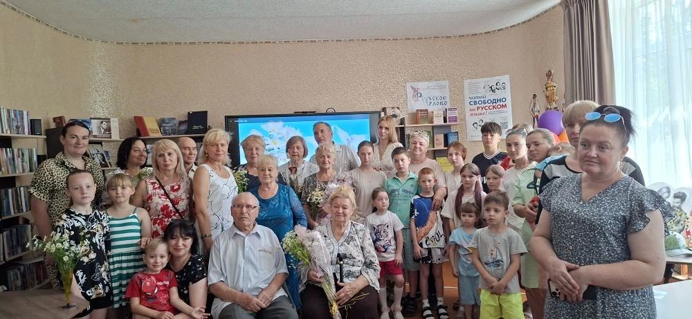 Семьи железнодорожников – Куприй, Фурсовых и Гудковых – поздравили с Днем семьи, любви и верности и наградили благодарственными письмами в администрации городского округа Иловайск Семьи железнодорожников – Куприй, Фурсовых и Гудковых – поздравили с Днем семьи, любви и верности и наградили благодарственными письмами в администрации городского округа Иловайск