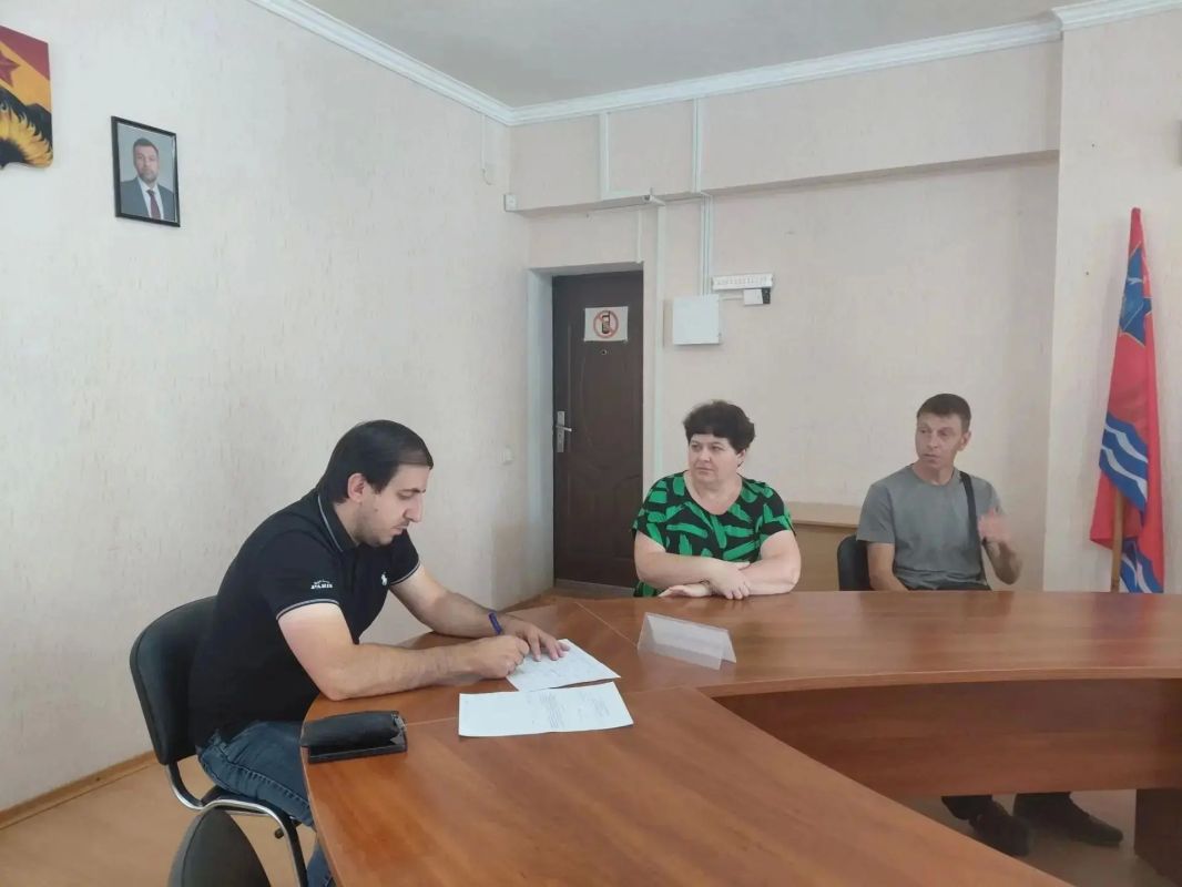 Заместитель главы администрации Шахтерского округа ответил на вопросы ждановцев Заместитель главы администрации Шахтерского округа ответил на вопросы ждановцев