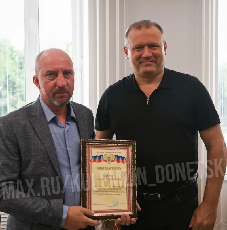 Алексей Кулемзин: Вручил благодарности от Главы ДНР Дениса Пушилина за высокие достижения в профессиональной сфере, особые заслуги в общественной деятельности, значительный вклад в становление ДНР, а также за активное... Алексей Кулемзин: Вручил благодарности от Главы ДНР Дениса Пушилина за высокие достижения в профессиональной сфере, особые заслуги в общественной деятельности, значительный вклад в становление ДНР, а также за активное...