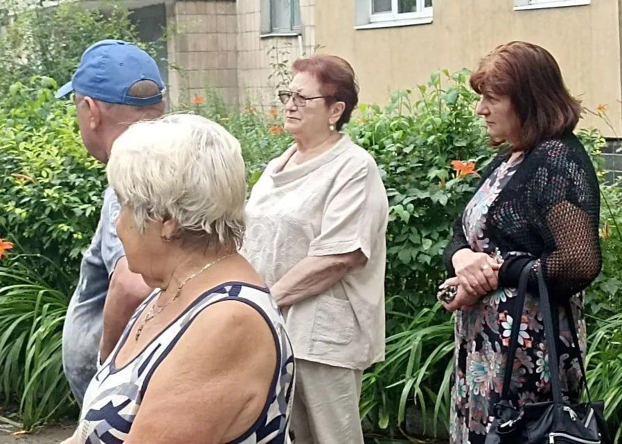 Иван Адамец: В рамках проекта «Управдом» заместитель руководителя районной Управы Алексей Шлапак совместно депутатами горсовета Дмитрием Пефтеевым, Валерием Солодовниковым и Сергеем Остапенко провёл встречу с жителями дома №... Иван Адамец: В рамках проекта «Управдом» заместитель руководителя районной Управы Алексей Шлапак совместно депутатами горсовета Дмитрием Пефтеевым, Валерием Солодовниковым и Сергеем Остапенко провёл встречу с жителями дома №...