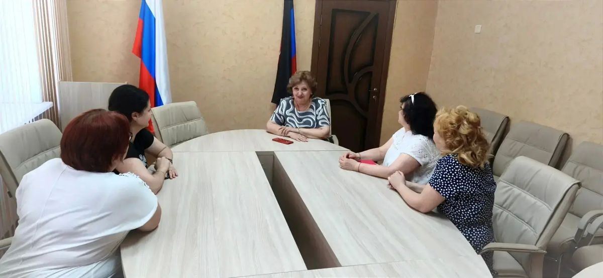 Состоялась встреча начальника Управления образования администрации городского округа Горловка с трудовым коллективом Состоялась встреча начальника Управления образования администрации городского округа Горловка с трудовым коллективом