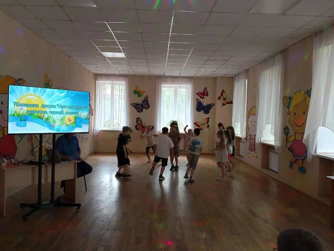 В Енакиево подвели итоги работы летней досуговой площадки «Арт-каникулы» В Енакиево подвели итоги работы летней досуговой площадки «Арт-каникулы»