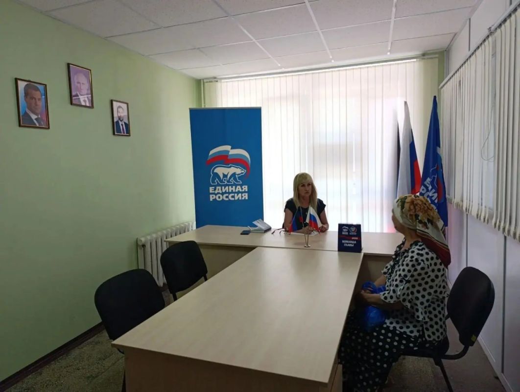 Заместитель секретаря Амвросиевского местного отделения Всероссийской политической партии «Единая Россия» Елена Фисенко провела прием граждан в общественной приемной
