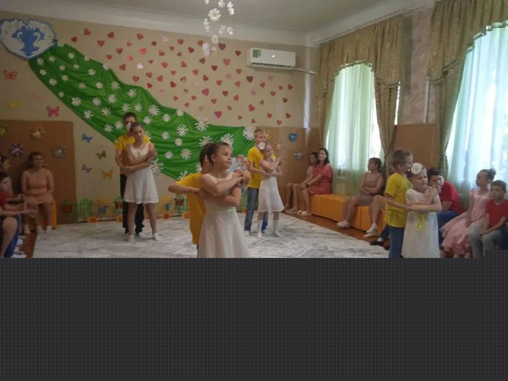 Сотрудники Минприроды ДНР поздравили воспитанников социальнореабилитационного центра г. Донецка с Днем семьи, любви и верности Сотрудники Минприроды ДНР поздравили воспитанников социальнореабилитационного центра г. Донецка с Днем семьи, любви и верности