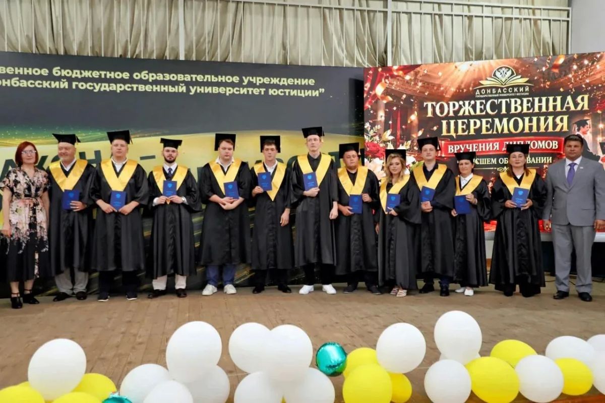 Юлия Крюкова и Александра Усачева посетили форум на выставке «Иннопром», Дмитрий Плетень поздравил выпускников-юристов Юлия Крюкова и Александра Усачева посетили форум на выставке «Иннопром», Дмитрий Плетень поздравил выпускников-юристов