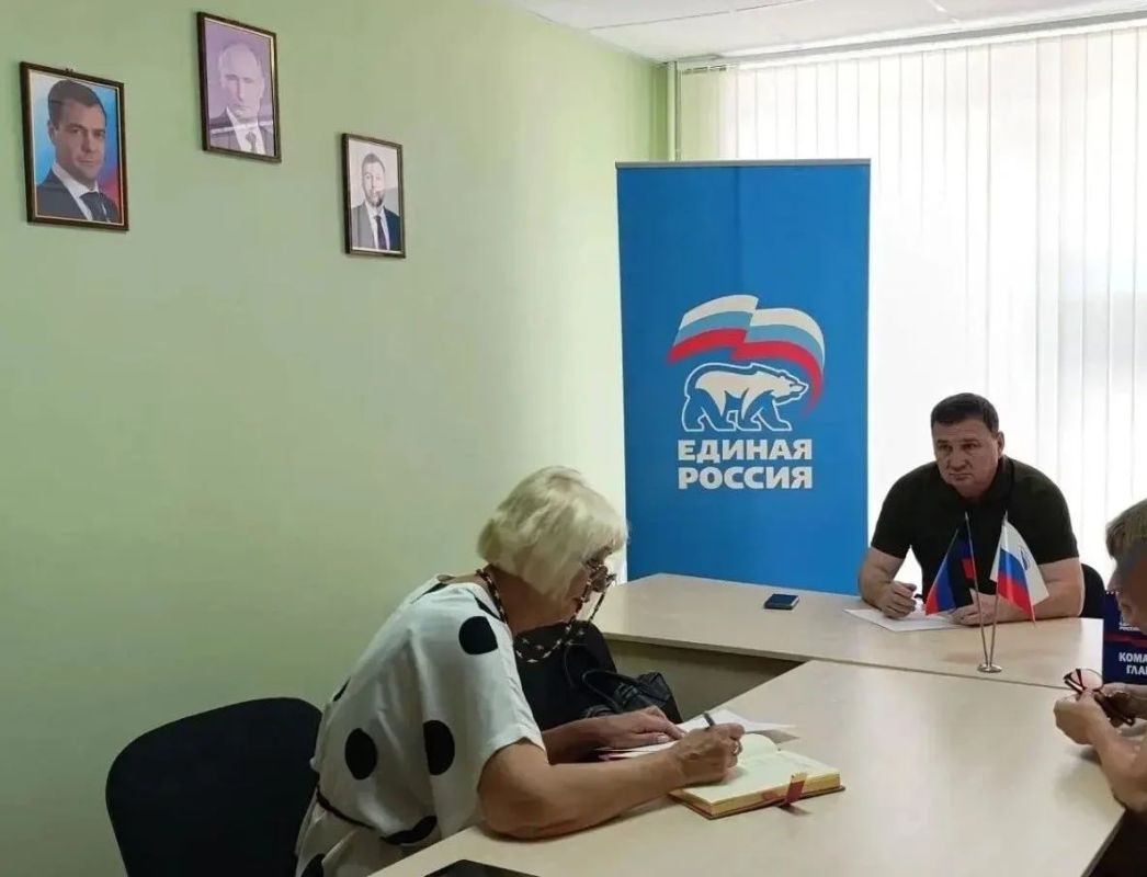 Заместитель секретаря Амвросиевского местного отделения Всероссийской политической партии «Единая Россия» Елена Фисенко провела прием граждан в общественной приемной Заместитель секретаря Амвросиевского местного отделения Всероссийской политической партии «Единая Россия» Елена Фисенко провела прием граждан в общественной приемной