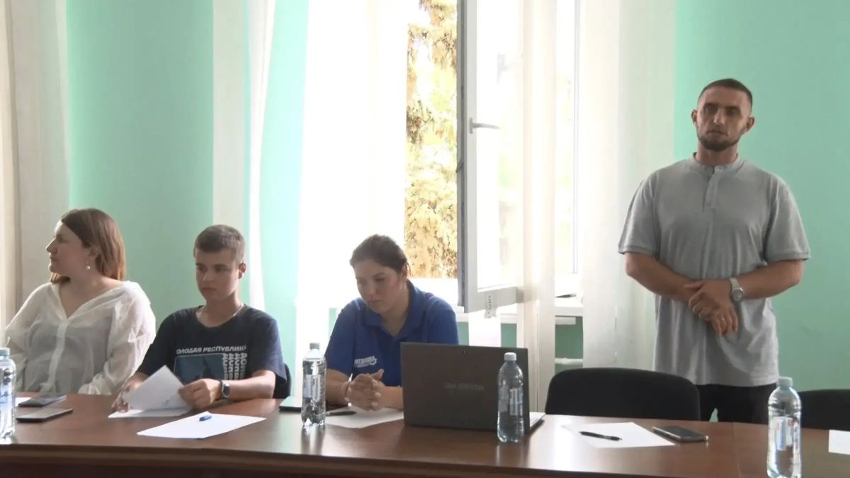 Глава Новоазовского муниципального округа Василий Овчаров принял участие в муниципальном творческого конкурса проектов в сфере креативного туризма и разработки туристических маршрутов «Открой Донбасс: туристический потенциал... Глава Новоазовского муниципального округа Василий Овчаров принял участие в муниципальном творческого конкурса проектов в сфере креативного туризма и разработки туристических маршрутов «Открой Донбасс: туристический потенциал...