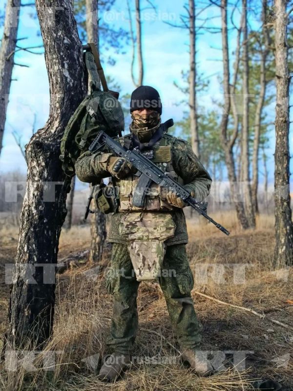 Штурмовик в одиночку форсировал реку и зачистил от врага две улицы села в ДНР Штурмовик в одиночку форсировал реку и зачистил от врага две улицы села в ДНР