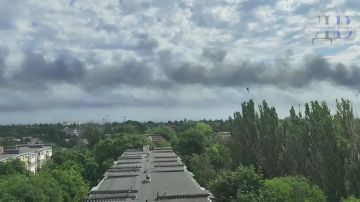 Над морским портом Таганрога все еще видно клубы дыма: последствия ночной атаки вражеских дронов на юг России