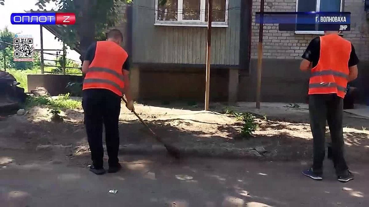 Первые заработанные деньги на мечту: в Волновахе 10 подростков начали свой трудовой путь