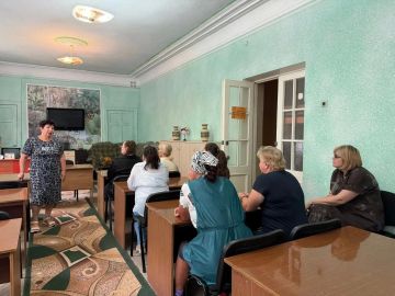 10 июля Лидия Лифинцова член Общественного совета провела встречу с трудовым коллективом МБОДО "ДДЮТ "Юность" г. Тореза"