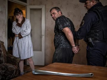 Обувной ложкой угрожал убить возлюбленную житель Докучаевска