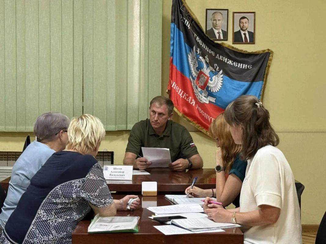 Глава округа Александр Шатов провел прием граждан в общественной приемной Глава округа Александр Шатов провел прием граждан в общественной приемной