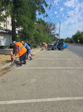 В Мариуполе продолжаются плановые работы по улучшению дорожной инфраструктуры