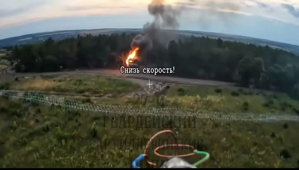 Уничтожение украинских САУ Богдана и Гвоздика в Красноторке недалеко от Краматорска Уничтожение украинских САУ Богдана и Гвоздика в Красноторке недалеко от Краматорска